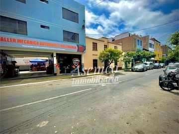 ¡Oportunidad en SURQUILLO! VENTA de CASA Bien Ubicada