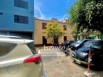 ¡Oportunidad en SURQUILLO! VENTA de CASA Bien Ubicada