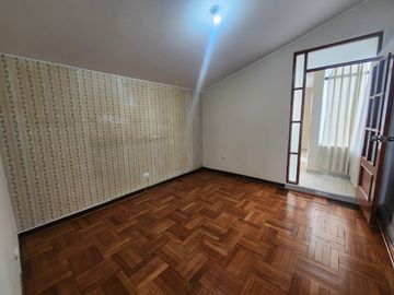 CASA EN VENTA EN ZONA RESIDENCIAL DE SACHACA