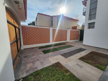 CASA EN VENTA EN ZONA RESIDENCIAL DE SACHACA