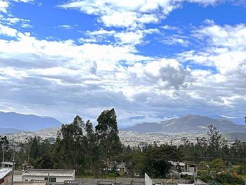VENTA HERMOSA Y AMPLIA CASA DE CAMPO EN IBARRA, SECTOR SAN CRISTOBAL