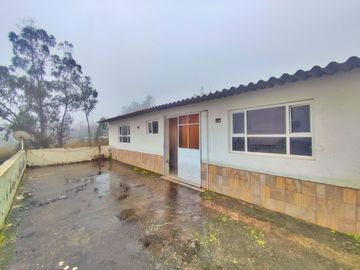 VENTA HERMOSA Y AMPLIA CASA DE CAMPO EN IBARRA, SECTOR SAN CRISTOBAL