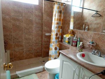 VENDO CASA DENTRO URBANIZACION EL CONDADO