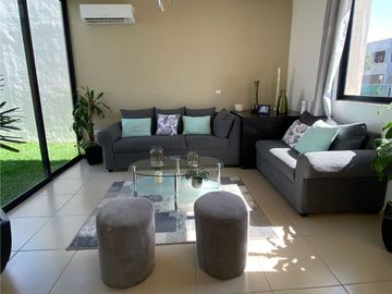 Casa en privada con amenidades y áreas verdes, al poniente de Mérida