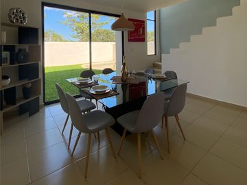 Casa en privada con amenidades y áreas verdes, al poniente de Mérida