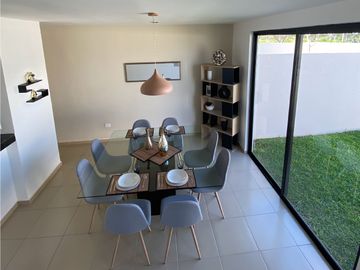 Casa en privada con amenidades y áreas verdes, al poniente de Mérida
