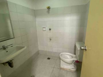 3BR One Lafayette Square, 132 L.P. Leviste St., Makati City