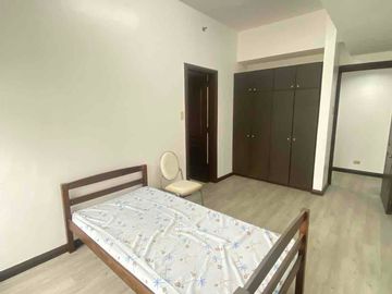 3BR One Lafayette Square, 132 L.P. Leviste St., Makati City