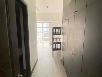 3BR One Lafayette Square, 132 L.P. Leviste St., Makati City