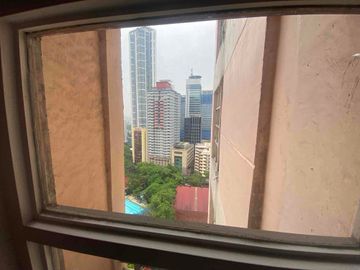 3BR One Lafayette Square, 132 L.P. Leviste St., Makati City