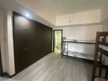 3BR One Lafayette Square, 132 L.P. Leviste St., Makati City