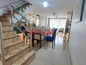 Se Vende Hermoso Dúplex Mas Aires En San Juan De Miraflores Cerca Al Mall Y Metro Atocongo.