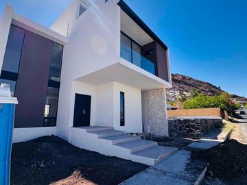 CASA EN VENTA EN SAN CARLOS, SECTOR BAHIA
