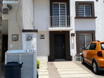 CASA EN VENTA EN FRACCIONAMIENTO ANTURIOS EN LEON, GTO