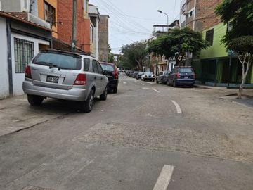 VENTA DE CASA A UNA CUADRA DE LA FAP TOTORAL SURCO