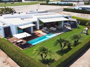Casa de Playa en venta en Club Golf de Asia