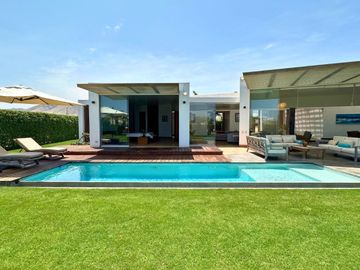 Casa de Playa en venta en Club Golf de Asia