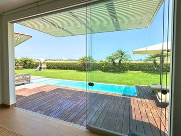 Casa de Playa en venta en Club Golf de Asia