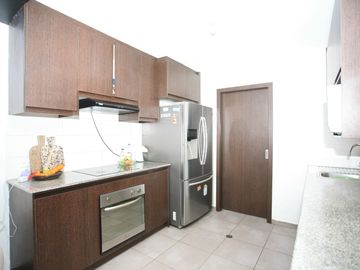CASA ESQUINERA MODERNA CON JARDÍN Y SEGURIDAD EN CONJUNTO PRIVADO
