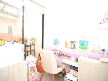 CASA ESQUINERA MODERNA CON JARDÍN Y SEGURIDAD EN CONJUNTO PRIVADO