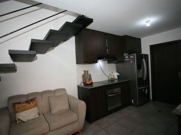 CASA ESQUINERA MODERNA CON JARDÍN Y SEGURIDAD EN CONJUNTO PRIVADO