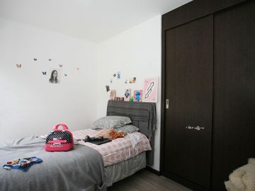 CASA ESQUINERA MODERNA CON JARDÍN Y SEGURIDAD EN CONJUNTO PRIVADO