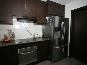 CASA ESQUINERA MODERNA CON JARDÍN Y SEGURIDAD EN CONJUNTO PRIVADO