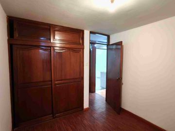 VENDO CASA SAN JUAN MIRAFLORES / ENTRE VARGAS MACHUCA Y PEDRO MIOTA  / 108 M2 / USD 138,000 DOLARES NEGOCIABLES.