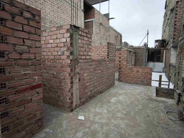 VENDO CASA SAN JUAN MIRAFLORES / ENTRE VARGAS MACHUCA Y PEDRO MIOTA  / 108 M2 / USD 138,000 DOLARES NEGOCIABLES.