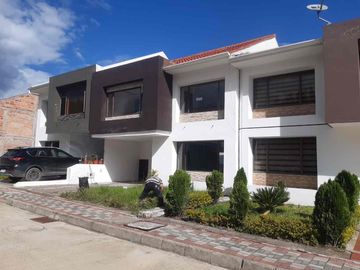 casa en venta de 4 habitaciones en Molinopamba Ricaurte