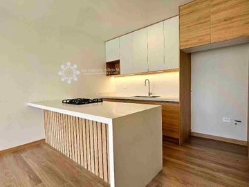 EN VENTA - MODERNO DEPARTAMENTO DE 2 HABITACIONES CON VISTA AL RÍO YANUNCAY. 

‼️POR ESTRENAR‼️