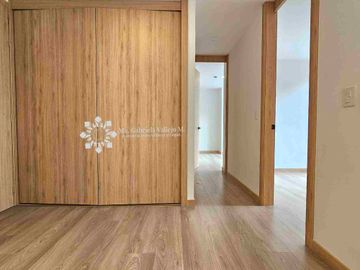 EN VENTA - MODERNO DEPARTAMENTO DE 2 HABITACIONES CON VISTA AL RÍO YANUNCAY. 

‼️POR ESTRENAR‼️