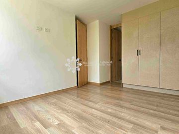 EN VENTA - MODERNO DEPARTAMENTO DE 2 HABITACIONES CON VISTA AL RÍO YANUNCAY. 

‼️POR ESTRENAR‼️