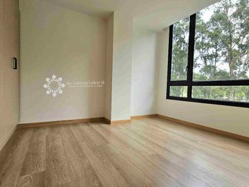 EN VENTA - MODERNO DEPARTAMENTO DE 2 HABITACIONES CON VISTA AL RÍO YANUNCAY. 

‼️POR ESTRENAR‼️