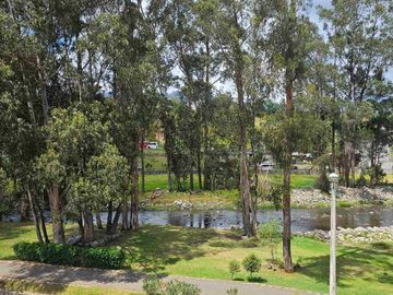 EN VENTA - MODERNO DEPARTAMENTO DE 2 HABITACIONES CON VISTA AL RÍO YANUNCAY. 

‼️POR ESTRENAR‼️