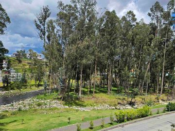 EN VENTA - MODERNO DEPARTAMENTO DE 2 HABITACIONES CON VISTA AL RÍO YANUNCAY. 

‼️POR ESTRENAR‼️