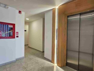 EN VENTA - MODERNO DEPARTAMENTO DE 2 HABITACIONES CON VISTA AL RÍO YANUNCAY. 

‼️POR ESTRENAR‼️