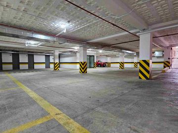 EN VENTA - MODERNO DEPARTAMENTO DE 2 HABITACIONES CON VISTA AL RÍO YANUNCAY. 

‼️POR ESTRENAR‼️