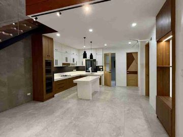 Corner Brandnew Modern House and Lot