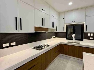 Corner Brandnew Modern House and Lot