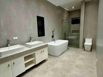 Corner Brandnew Modern House and Lot