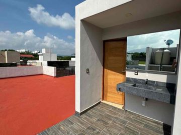 Hermosa casa en venta con 200 mts2 de terreno alberca y Roof Garden zona exclusiva de la ciudad