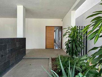 Hermosa casa en venta con 200 mts2 de terreno alberca y Roof Garden zona exclusiva de la ciudad