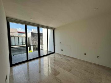 Hermosa casa en venta con 200 mts2 de terreno alberca y Roof Garden zona exclusiva de la ciudad