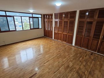 Alquiler de amplio departamento de 170 M2 en Chacarilla del Estanque – Surco