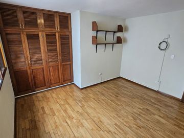 Alquiler de amplio departamento de 170 M2 en Chacarilla del Estanque – Surco