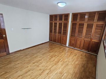 Alquiler de amplio departamento de 170 M2 en Chacarilla del Estanque – Surco