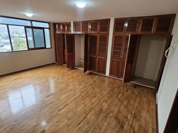 Alquiler de amplio departamento de 170 M2 en Chacarilla del Estanque – Surco