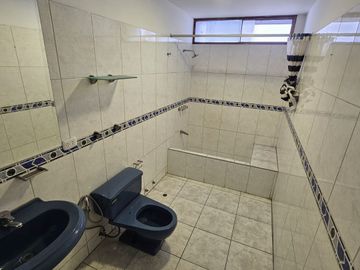 Alquiler de amplio departamento de 170 M2 en Chacarilla del Estanque – Surco