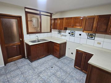 Alquiler de amplio departamento de 170 M2 en Chacarilla del Estanque – Surco